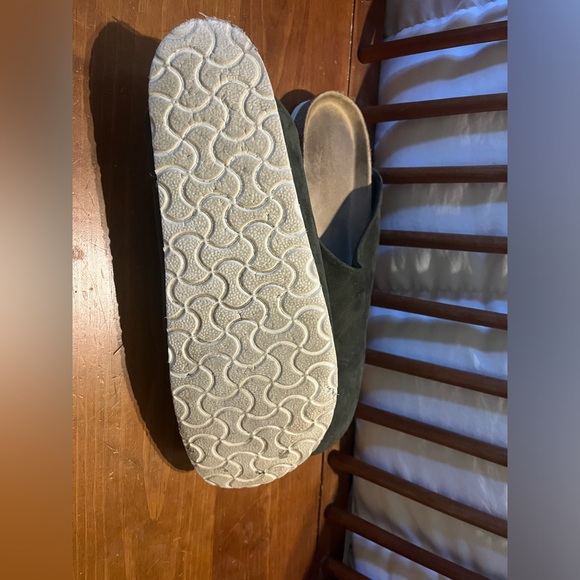 Universal thread. Size 12 Clog. Olive green. - Picture 2 of 2